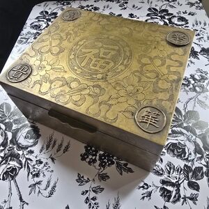 Antique-Style Brass Jewelry Storage Box – Gold Jewelry Organizer